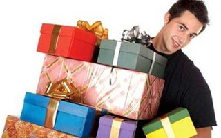 Hài hước chuyện “không yêu trả dép anh về”