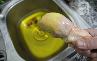 Hãi hùng thử nghiệm nhuộm da gà vàng óng bằng hoá chất