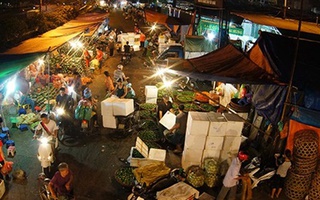 Trải lòng của những người "sống nhờ" chợ Long Biên 
