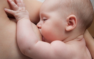 Mất sữa vì coi thường “kinh nghiệm” của bà nội