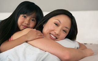 Những bà mẹ bênh con chằm chặp
