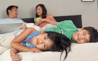Cười ra nước mắt với "chuyện người lớn” của con