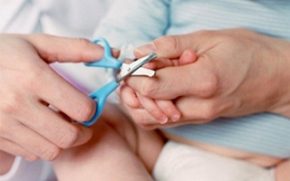 Bé bị xước măng rô, mẹ đã có cách!