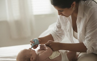 Hút mũi cho bé thật hiệu quả với ống hút chân không