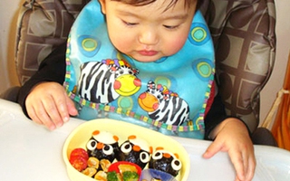 Mẹ Mỹ: “Tôi sẽ không bao giờ làm cơm cho con như mẹ Nhật”