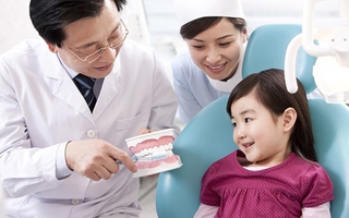 Những mẹo hay giúp con không còn sợ khám răng