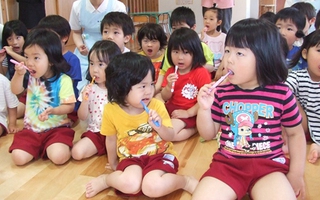 4 điều mẹ Nhật không bao giờ làm để bảo vệ hàm răng cho con