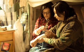 Triệu Vy quê mùa với hình ảnh đeo kính cận, tóc mái ngố
