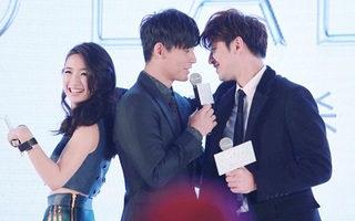 Bỏ mặc “bạn gái” Lâm Y Thần, Châu Du Dân tình tứ với mỹ nam