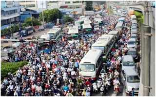 Ngày đầu năm: 22 người chết vì giao thông, ùn tắc nghiêm trọng