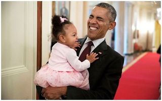 Ảnh Obama và những đứa trẻ gây sốt mạng Twitter