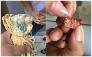 Phụ huynh sốc nặng khi thấy cơm mốc, dưa chuột thối trong bữa cơm ở trường của con
