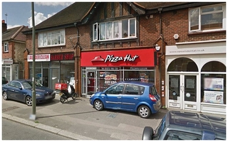 Cô gái 17 tuổi bị kéo khỏi tiệm Pizza Hut rồi bị đâm và hãm hiếp 