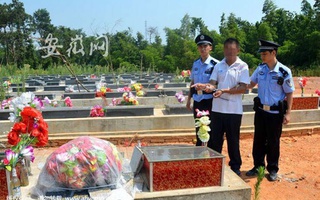 Lý do điên khùng của kẻ quật 16 ngôi mộ nữ, phá tan tành, đập cả tro cốt