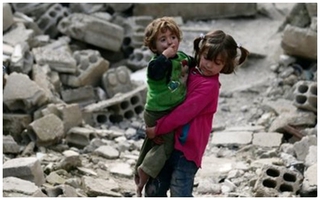 Nước mắt người cha có 6 đứa con ở Syria: Sống giữa bom đạn, con gái 5 tuổi của tôi không hiểu thế nào là chết bình thường   