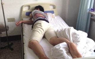 Đang đợi vợ đẻ, chồng bị bác sĩ lôi nhầm vào phòng phẫu thuật "vùng kín"