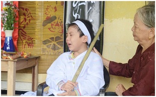 Xót thương người mẹ trẻ đuối nước do lật thuyền trong dòng lũ