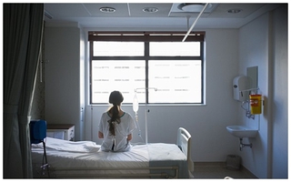 Y tá nam cho bệnh nhân nữ uống thuốc an thần rồi ra tay cưỡng hiếp lúc nửa đêm