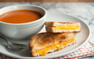 Bữa sáng siêu tốc có bánh sandwich kẹp phô mai thơm phức!