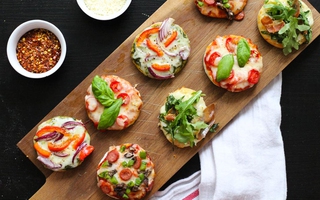Làm bánh pizza mini đủ vị đãi cả nhà dịp cuối tuần