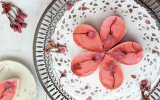 Mousse hoa anh đào: Ngon đẹp khỏi chê