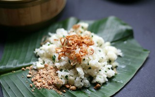 Xôi sắn dân dã nóng hổi cho bữa sáng ấm bụng