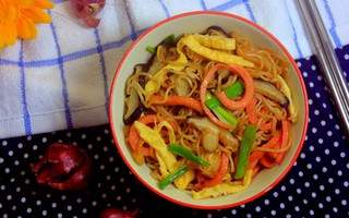 Bữa sáng ngon bá cháy với món mì xào nấm siêu tốc!