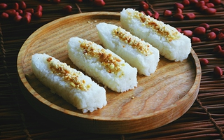 Cơm nắm muối vừng thanh đạm cho ngày Rằm