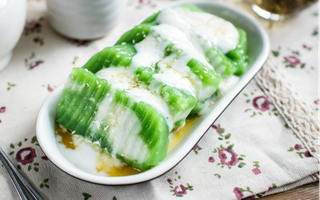 Vào bếp làm ngay bánh đúc lá dứa nổi tiếng Sài Thành 