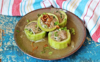 Đậm đà đưa cơm với món bầu nhồi thịt rim mặn