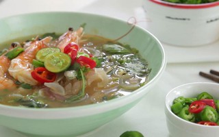 Vào bếp nấu miến hải sản nóng ngọt ngon đổi món cuối tuần