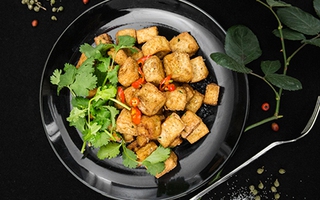 Đậu phụ mà chiên thế này thì ai không gắp lia lịa mới lạ!