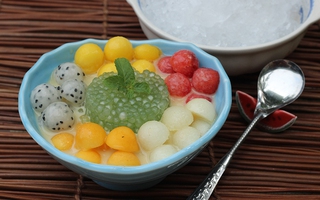 Muốn da đẹp dáng thon, các mẹ đừng quên món chè trái cây cực ngon này nhé!