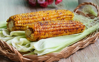 Mát trời nhâm nhi ngô nướng kiểu mới ngon không tả xiết