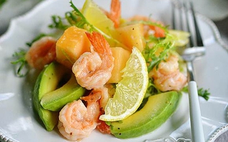 Thêm vào thực đơn cuối tuần món salad tôm đẹp mắt ngon miệng