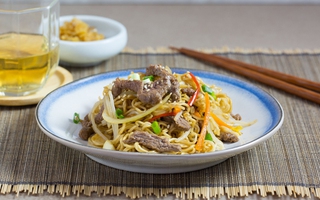 20 phút làm mỳ xào bò chuẩn ngon đầy dinh dưỡng cho bữa sáng