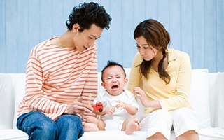 Sợ cho con ăn, bố mẹ "lẩn như trạch"
