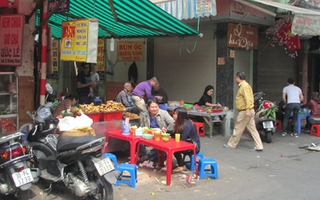 Mùng 1 Tết: "Xanh mặt" với những bát bún phố cổ "vừa đắt vừa ít"