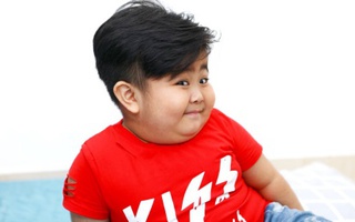 “Thần đồng 5 tuổi” Tin Tin: Thiếu thốn tình thương và xem bà ngoại như mẹ