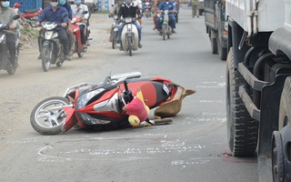 Va chạm xe ben, ba người trong một gia đình thương vong