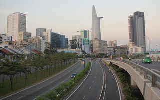 Ngắm thành phố đông dân nhất cả nước yên ắng đến lạ trong ngày đầu năm mới
