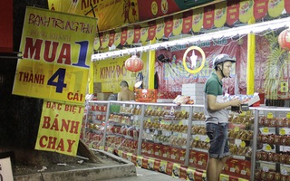 Ngã ngửa với "chiêu" khuyến mãi bánh trung thu mua 1 tặng 4 tính tiền... 5 cái