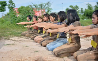 Sinh viên Thái Lan ám ảnh với những trò chơi nhập môn bạo lực, tàn nhẫn