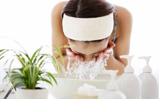 Rửa mặt như thế nào để da trắng mịn màng?