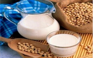 Sữa đậu nành - sữa rửa mặt cho làn da mịn màng