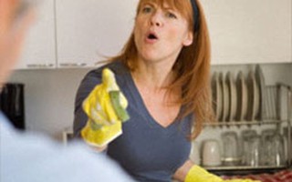Gần 1/5 các cặp vợ chồng cãi nhau về... rửa bát đĩa