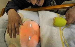 Robot trẻ em giúp cha mẹ học cách nuôi con