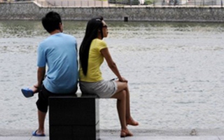 Singapore: Chính phủ khuyến khích người độc thân hẹn hò