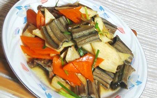 Lươn xào măng