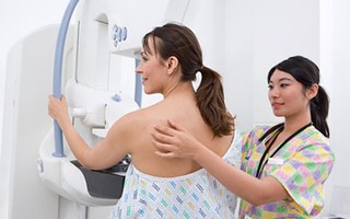Bị bỏng vì... làm hồng đầu nhũ hoa